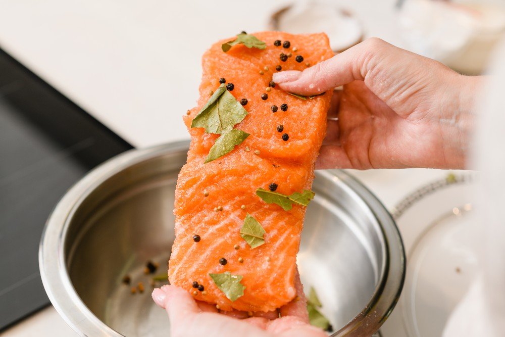 Как вкусно засолить рыбу: 5 рецептов обалденных маринадов