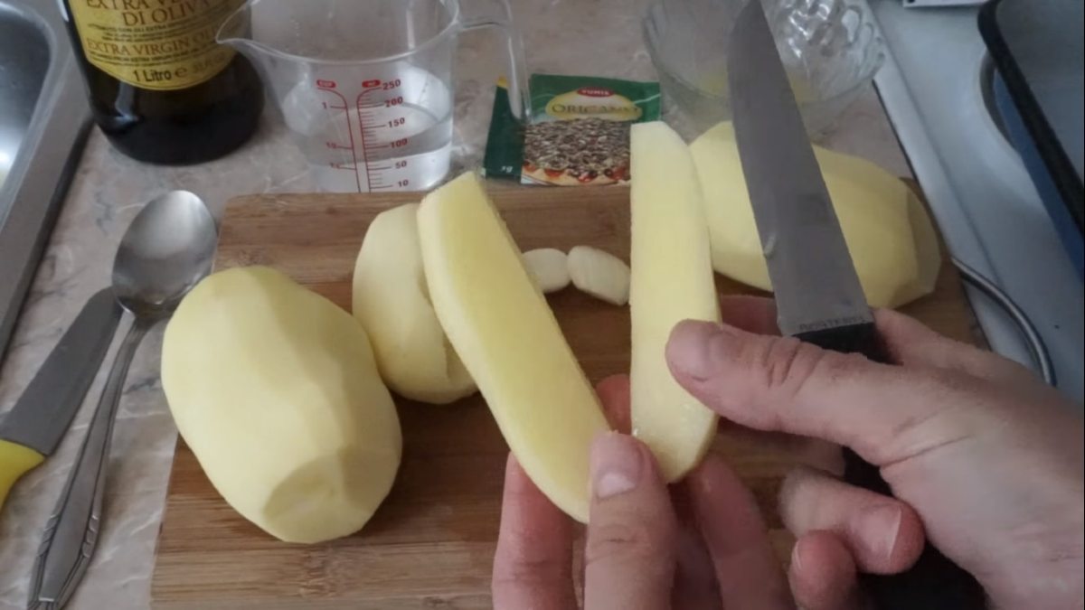 Картофель по-гречески: так вкусно, что можно есть без мяса